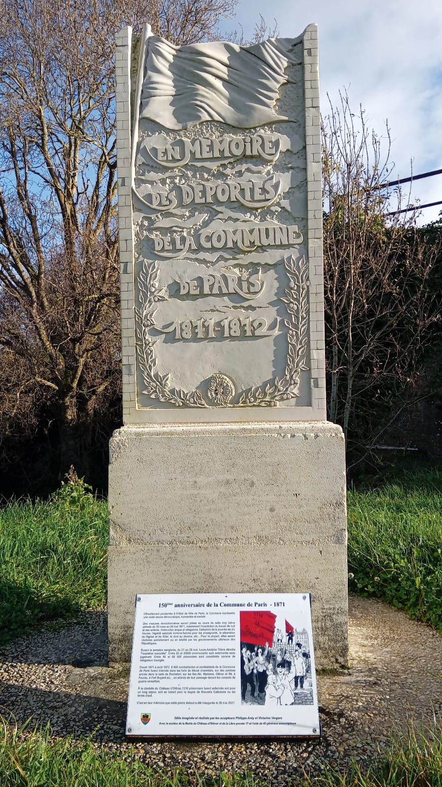 Pierre Debout en hommage des déportés de la Commune de Paris dans la Citadelle du Château d'Oléron, Philippe Ardy & Victorien Vergara avec le soutien de la Libre Pensée 17 (2021)