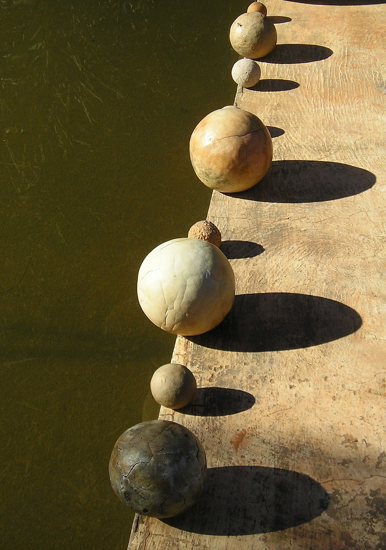 Sculpture Philippe Ardy "Sphères-bassin", Timimoun (2006)