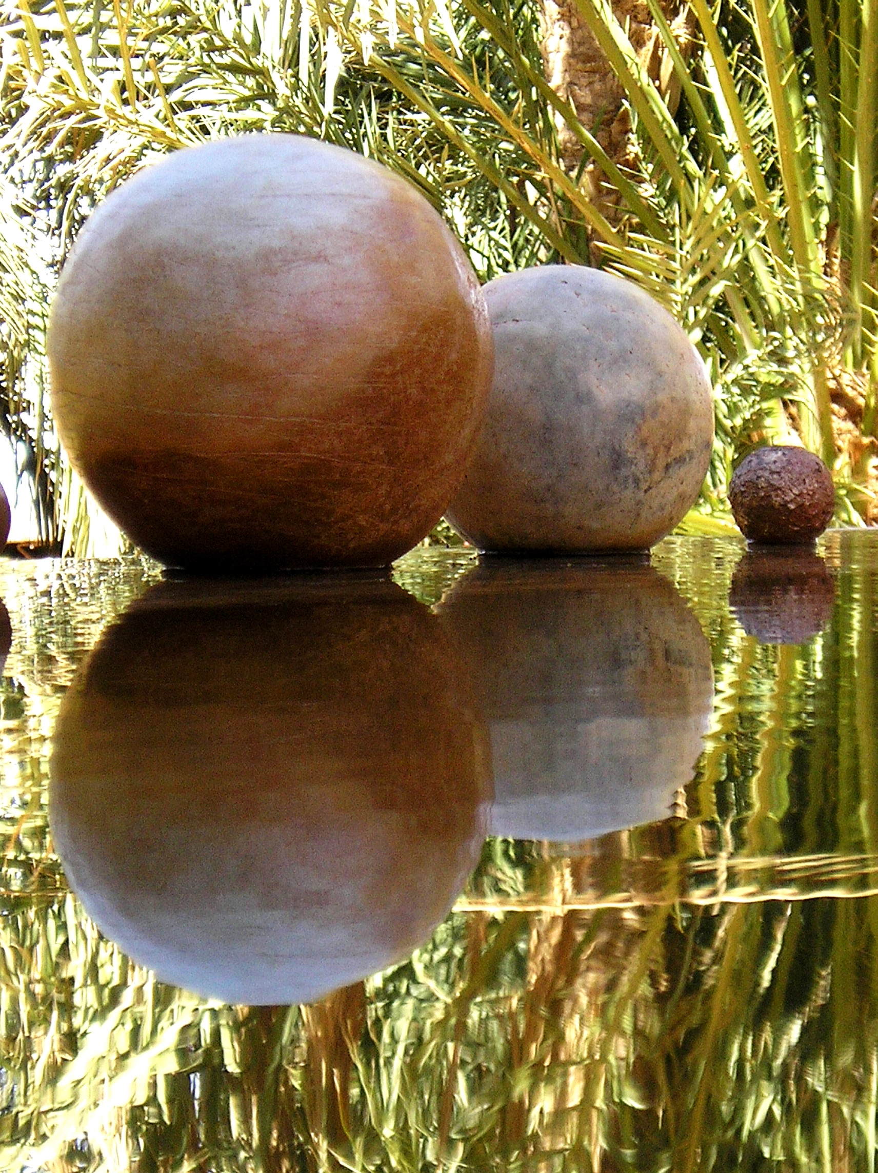 Sculpture Philippe Ardy "Sphères-bassin", Timimoun (2006)