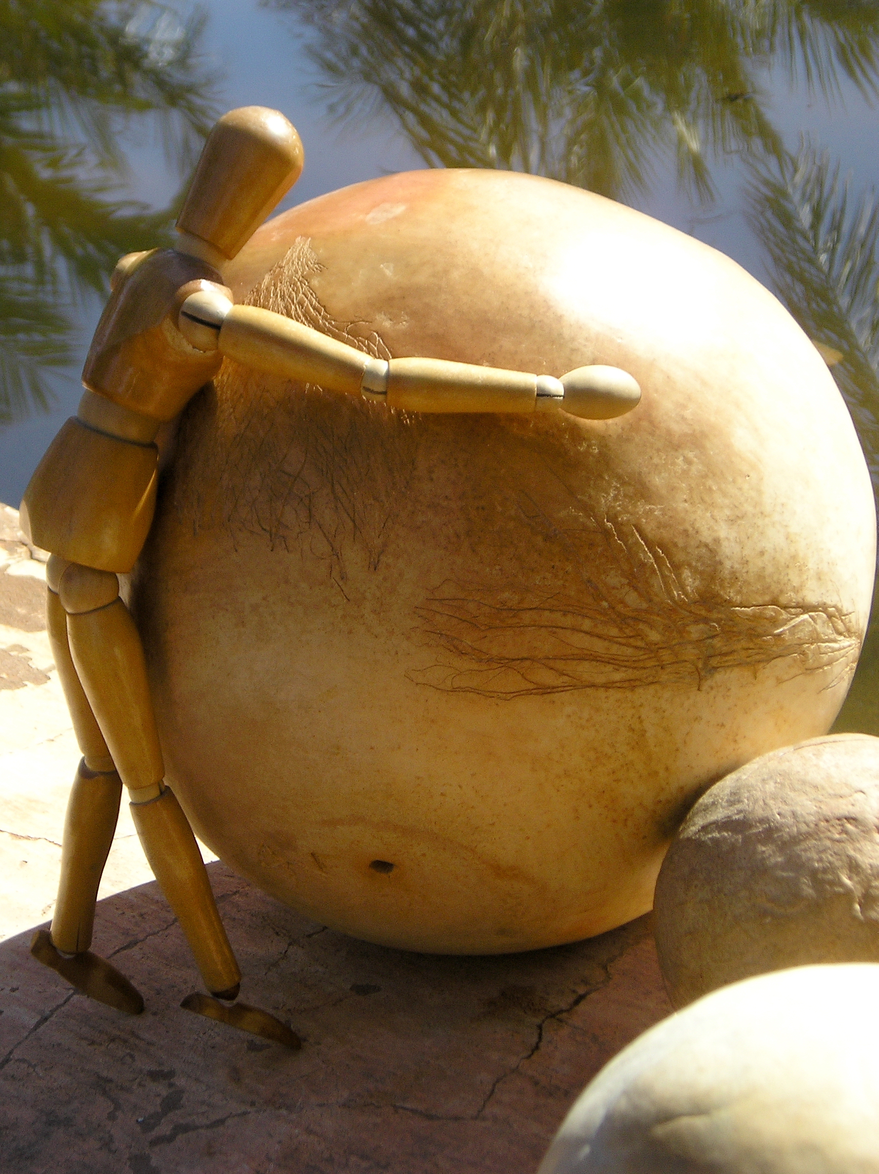 Sculpture Philippe Ardy "Planète, mon amour", Terre cuite, Timimoun (Sahara algérien, 2006)